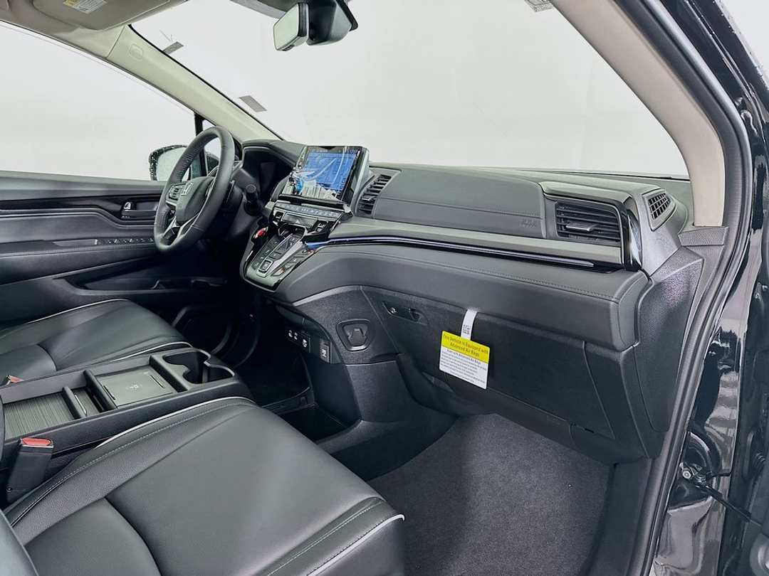 2026 Honda Odyssey Touring - Image 32