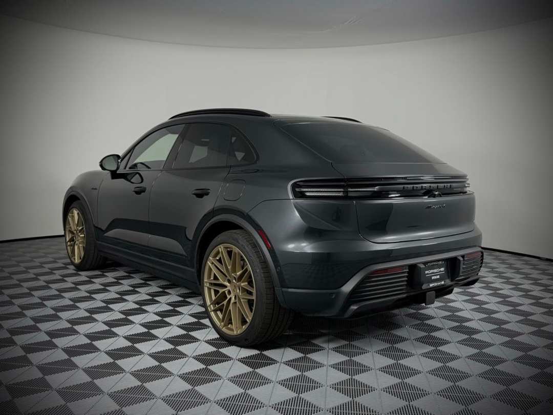 2024 Porsche Macan 4 - Image 3