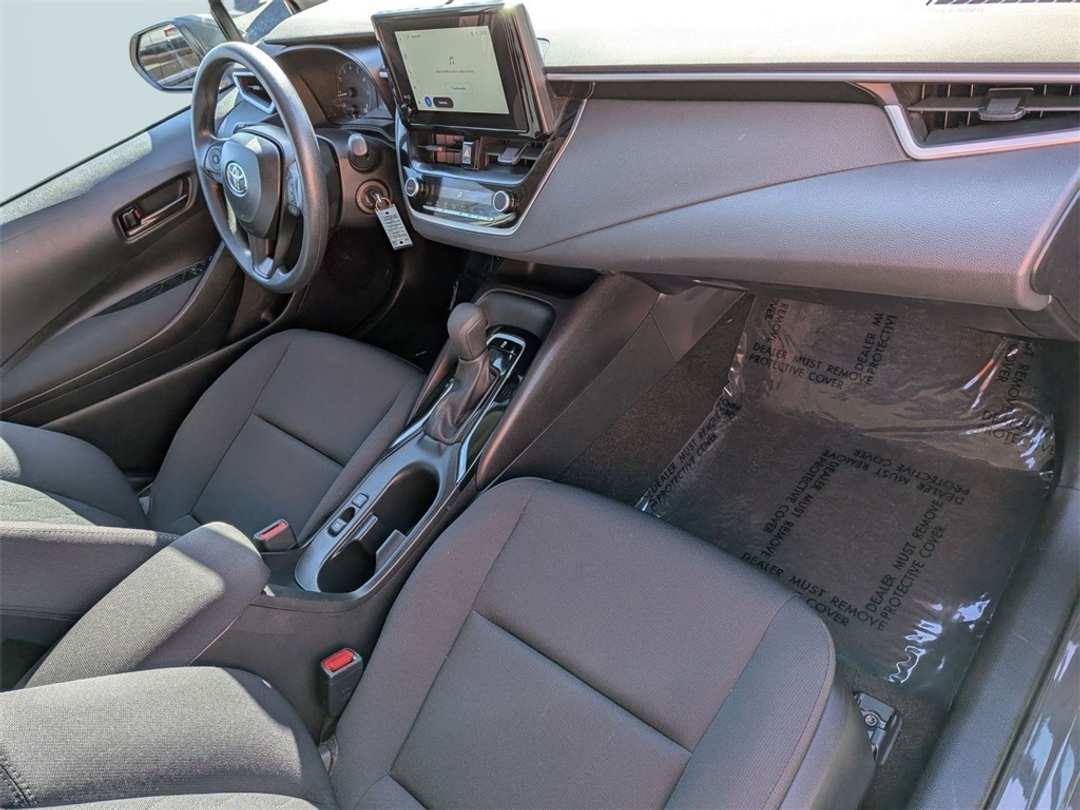 2025 Toyota Corolla LE - Image 31