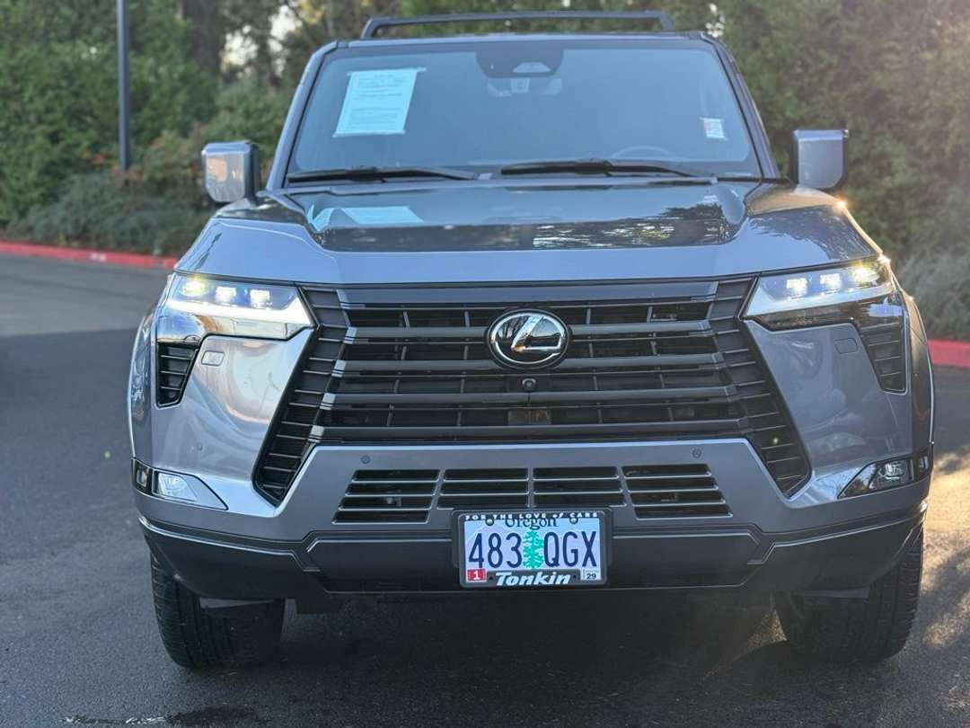 2024 Lexus GX 550 Luxury - Image 2
