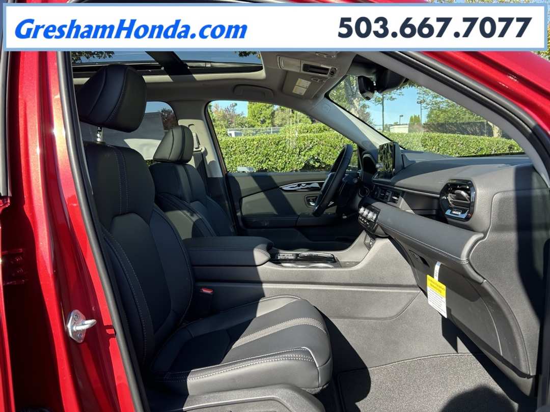 2025 Honda Pilot Touring - Image 29