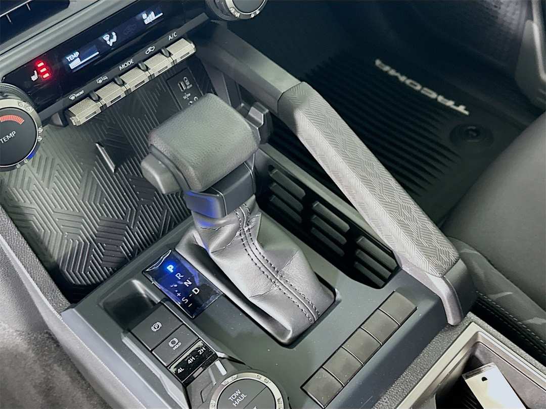 2025 Toyota Tacoma SR5 - Image 17