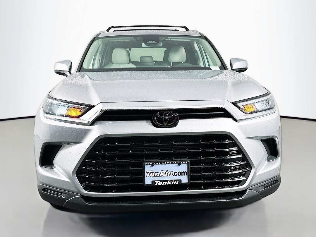 2026 Toyota Grand Highlander XLE - Image 2