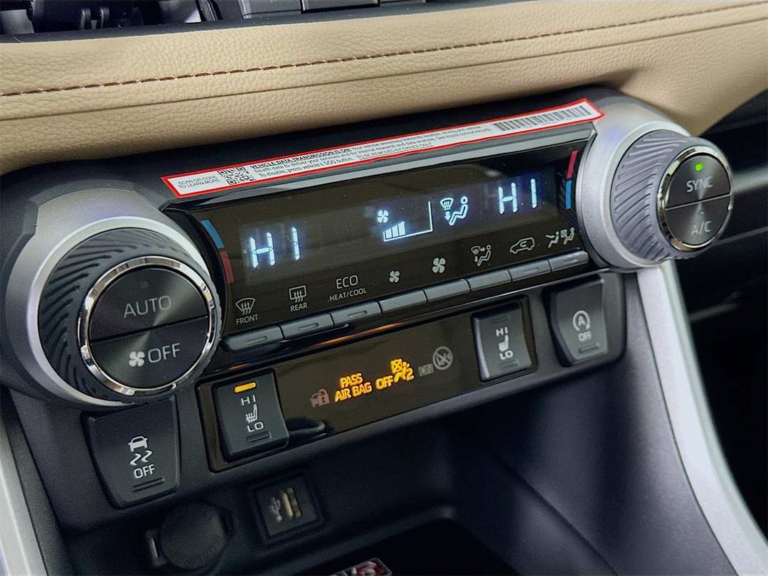 2025 Toyota Rav4 XLE Premium - Image 16