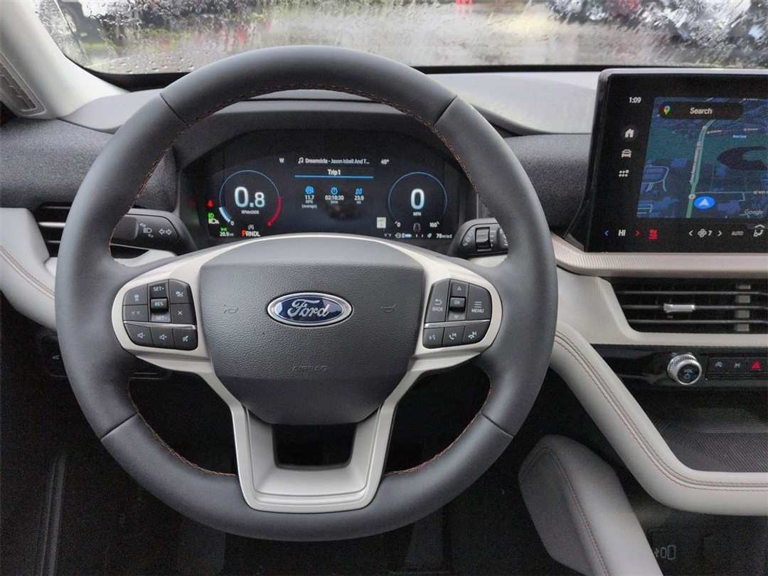 2026 Ford Explorer Active - Image 13