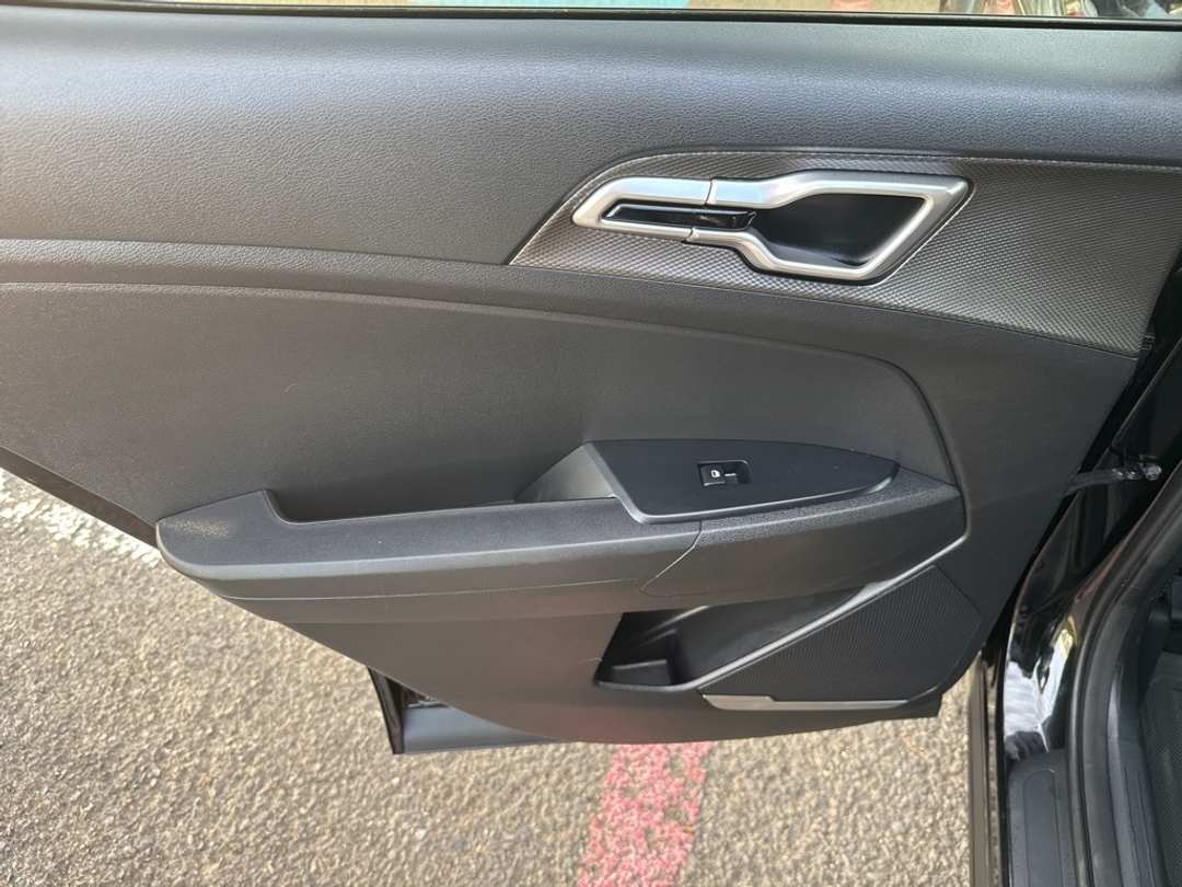 2024 Kia Sportage LX - Image 23