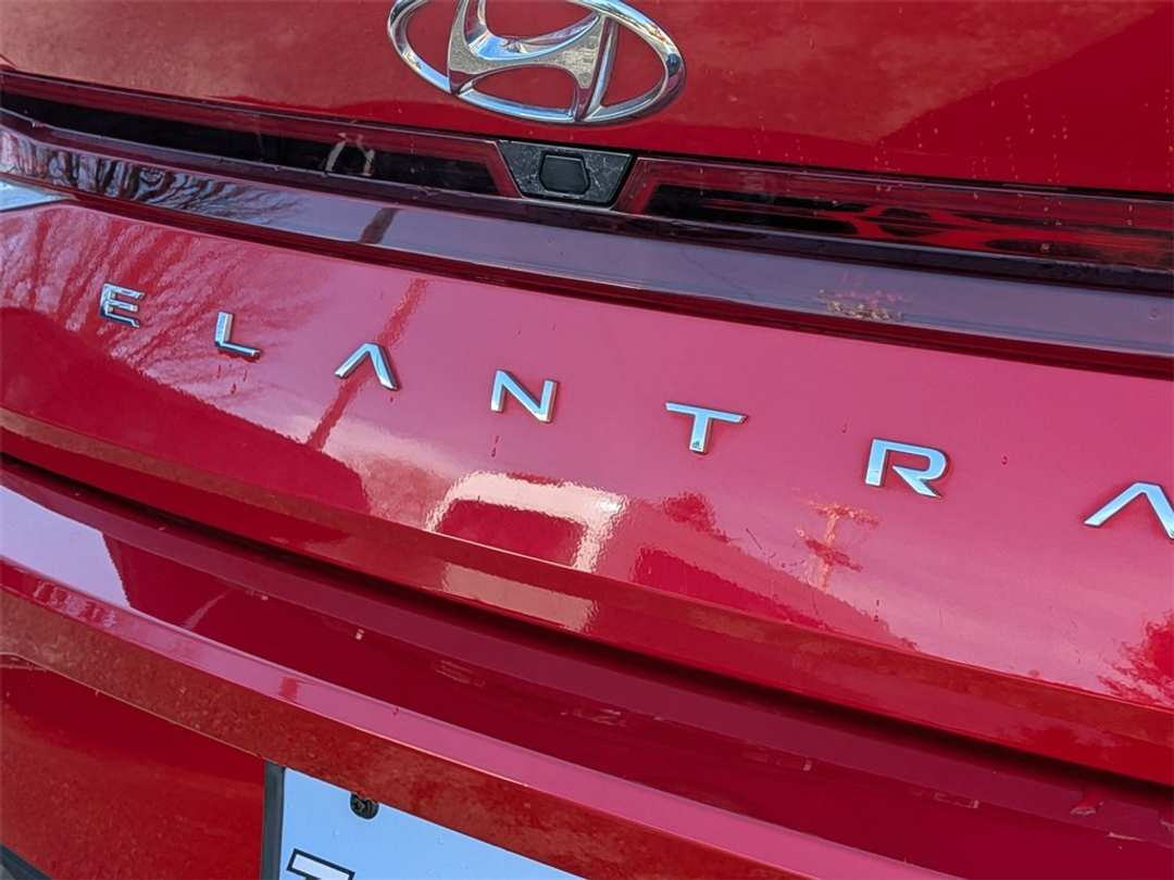 2022 Hyundai Elantra SEL - Image 27