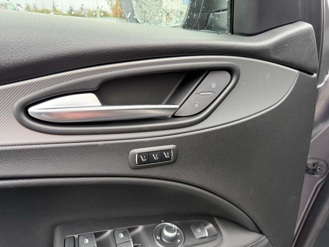 2026 Alfa Romeo Stelvio - Image 13