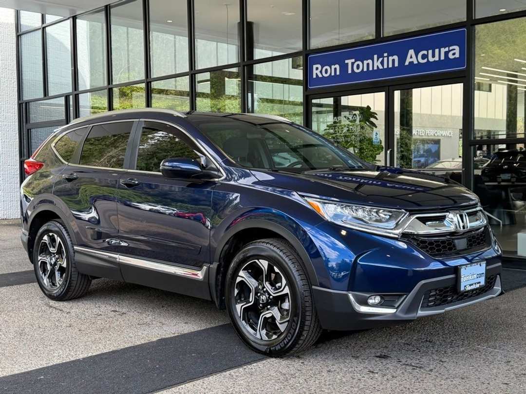 2018 Honda CR-V Touring - Image 2
