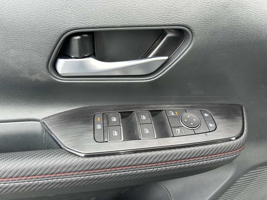 2025 Nissan Kicks SR - Image 10