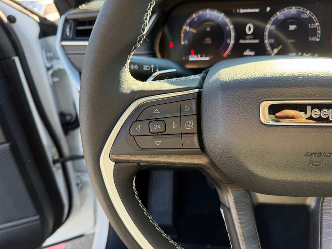 2025 Jeep Grand Cherokee Limited - Image 18