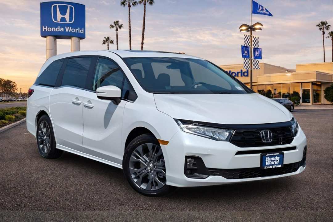 2026 Honda Odyssey Touring - Image 2