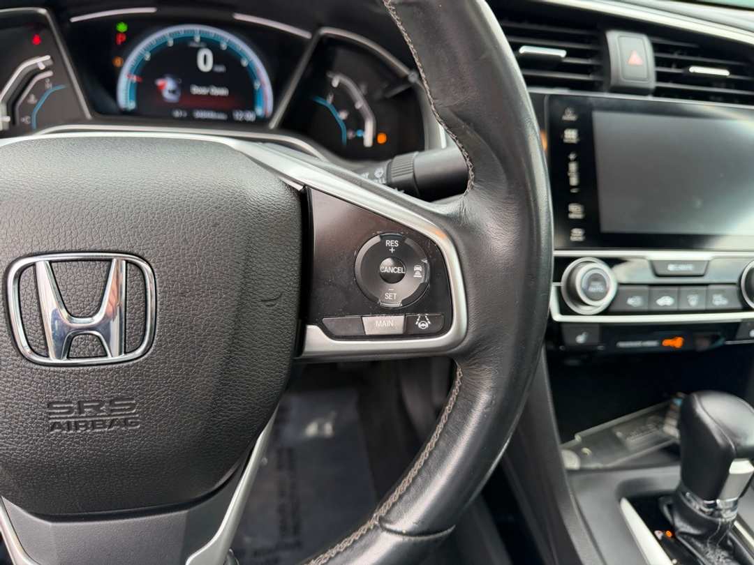 2017 Honda Civic Touring - Image 18