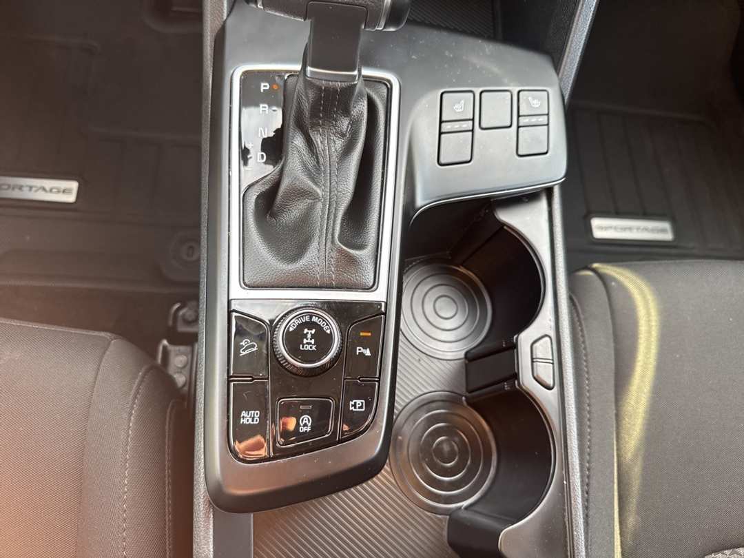 2024 Kia Sportage LX - Image 17