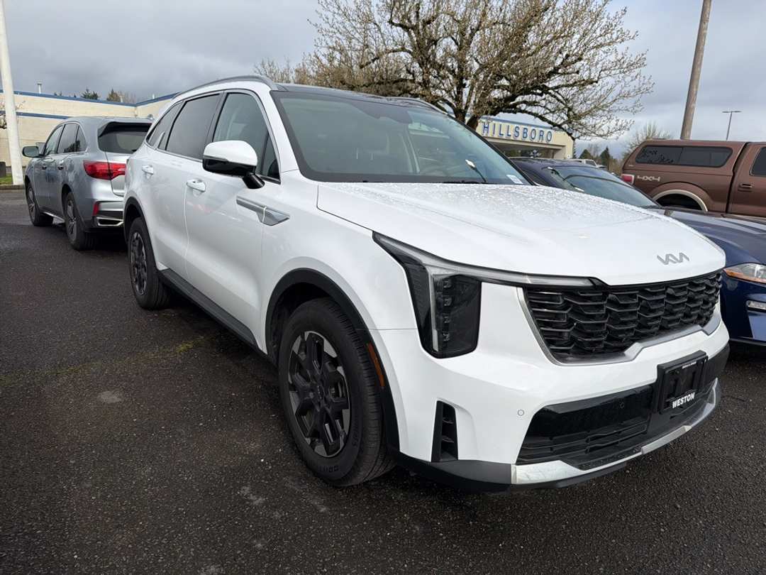 2025 Kia Sorento S - Image 3