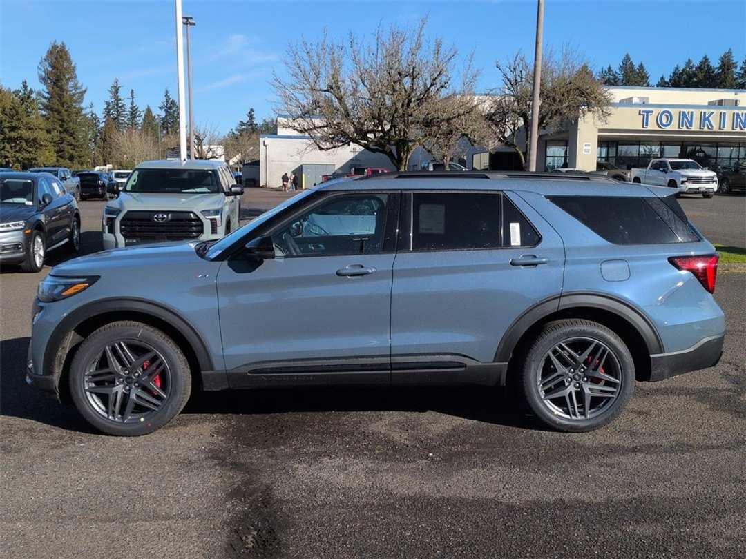 2026 Ford Explorer STLine - Image 2