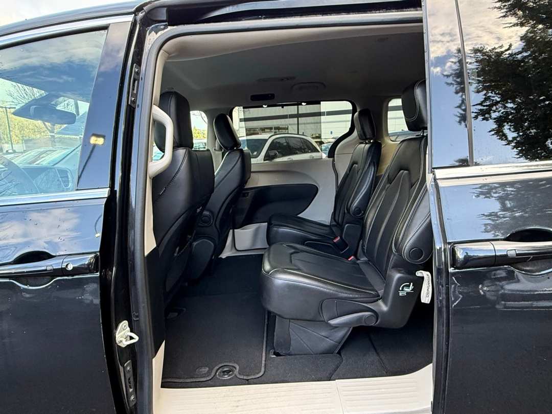 2023 Chrysler Pacifica Touring L - Image 26