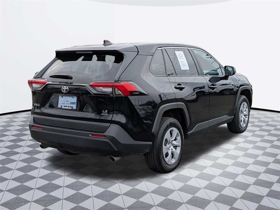 2024 Toyota Rav4 LE - Image 6
