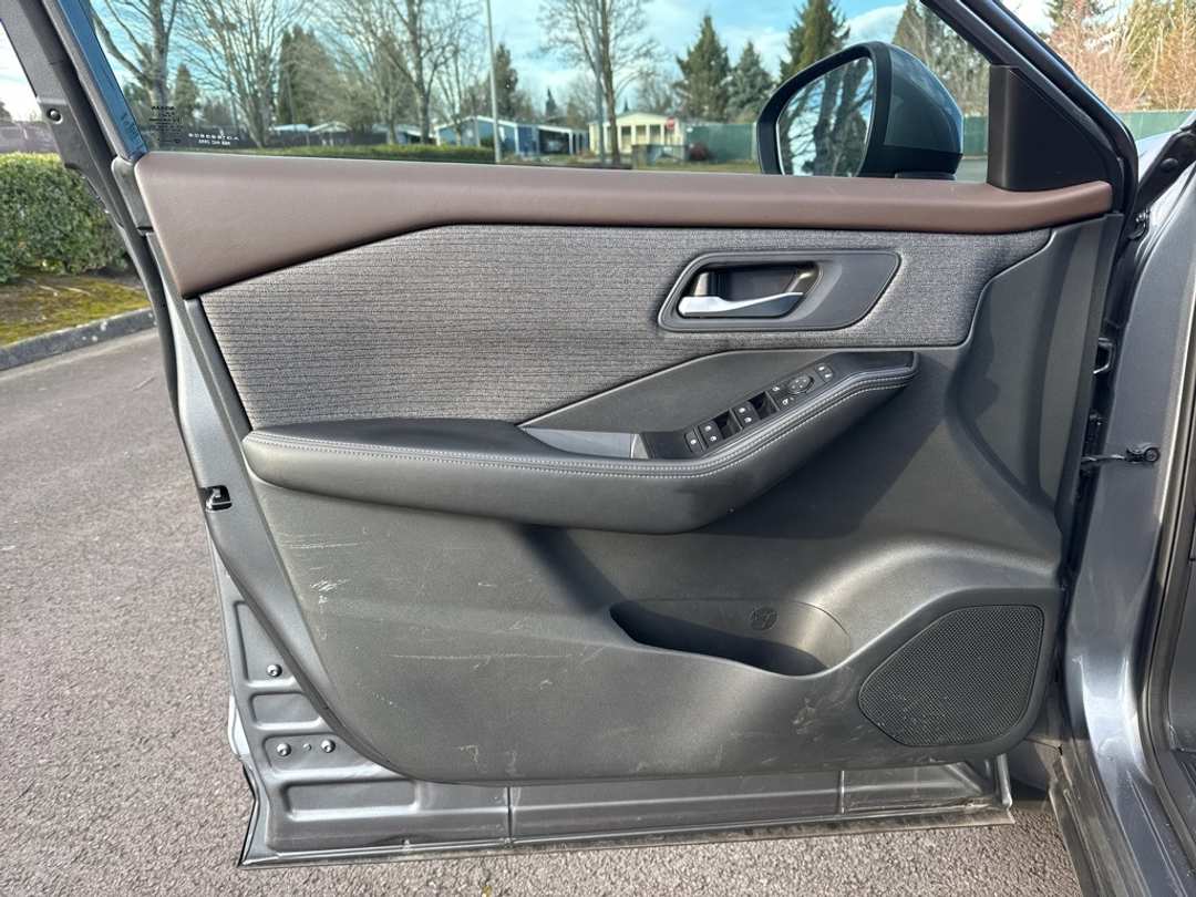 2022 Nissan Rogue SV - Image 17