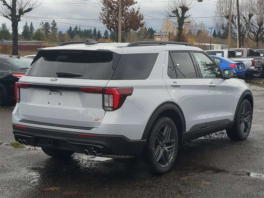 2026 Ford Explorer ST - Image 5