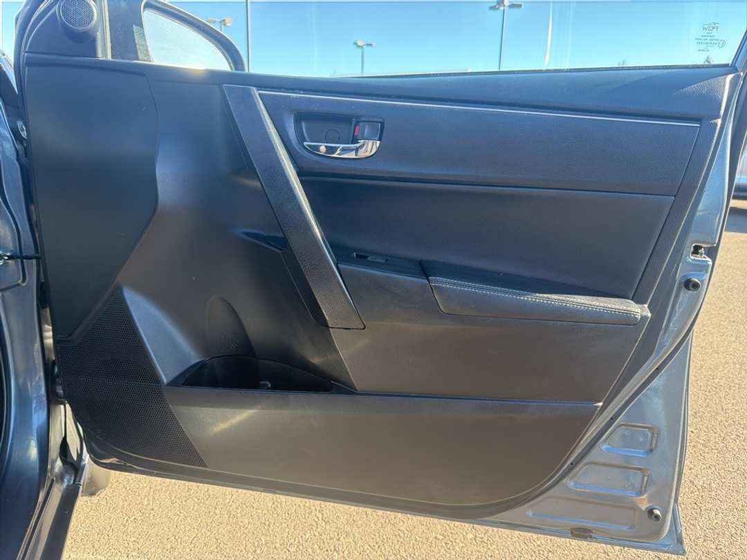 2018 Toyota Corolla L - Image 25