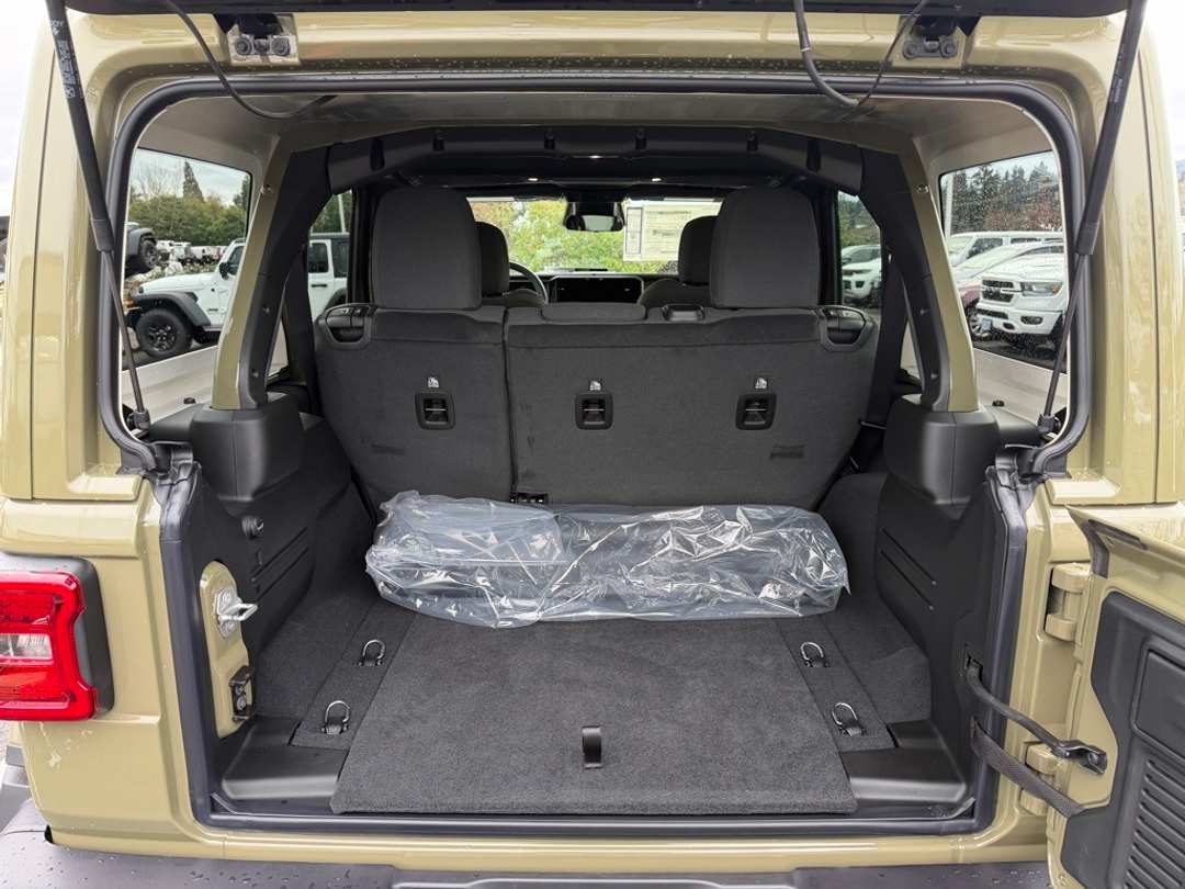 2026 Jeep Wrangler Rubicon - Image 11