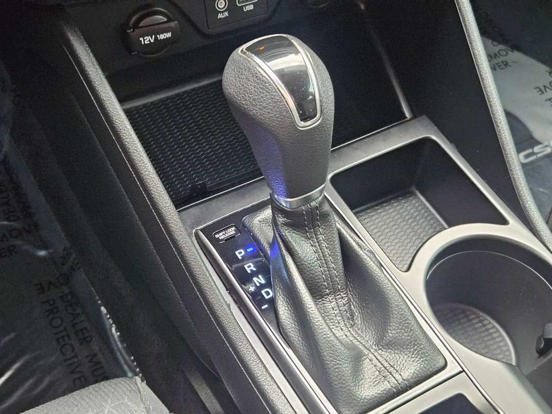 2017 Hyundai Tucson SE - Image 18