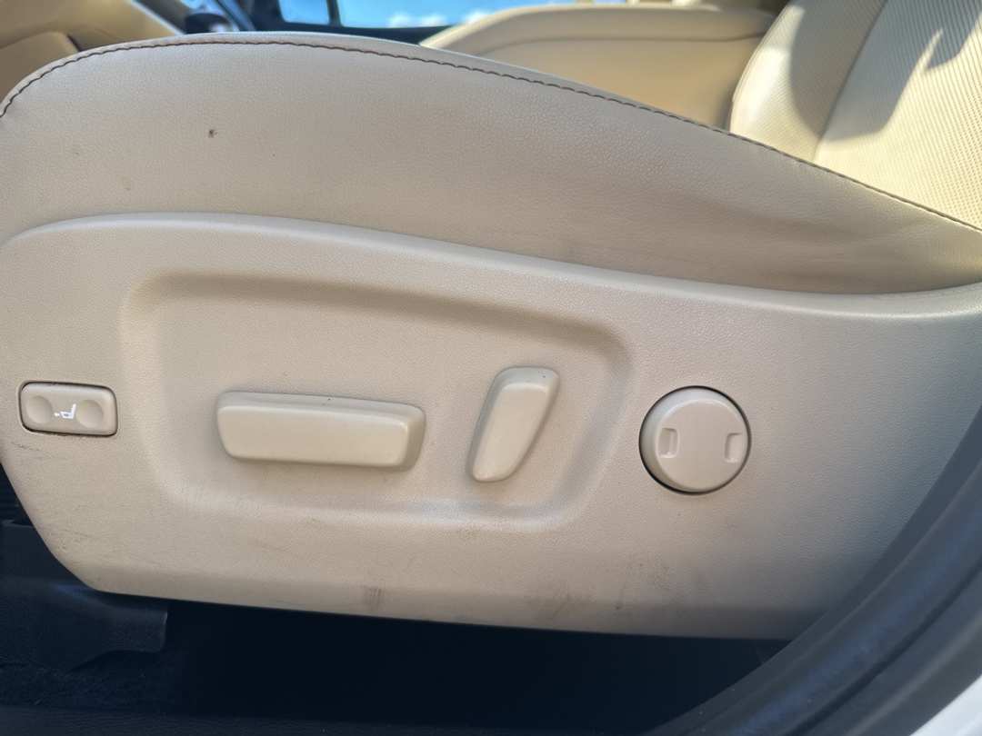 2019 Toyota Highlander - Image 11