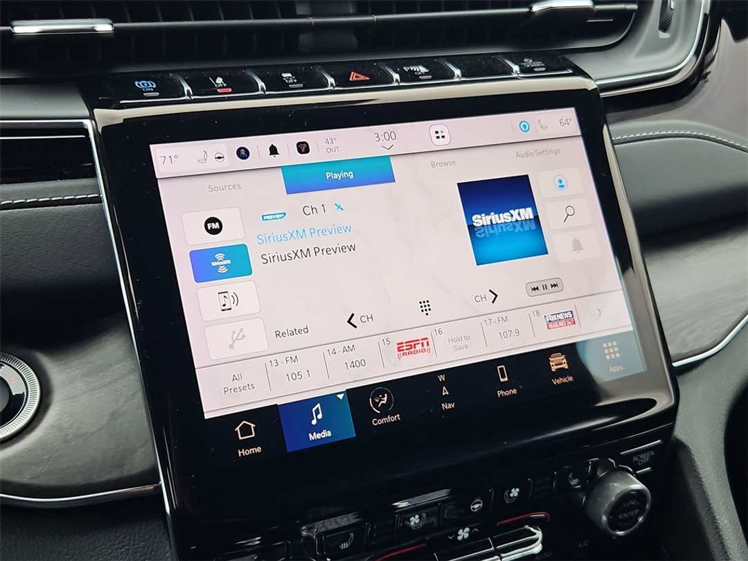 2023 Jeep Grand Cherokee Overland 4xe - Image 17