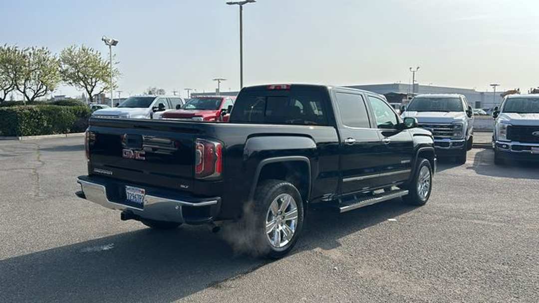 2018 GMC Sierra 1500 SLT - Image 3