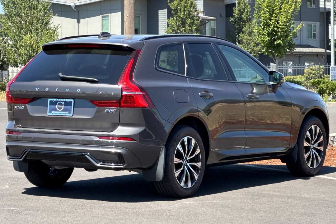 2025 Volvo Xc60 B5 Core - Image 3