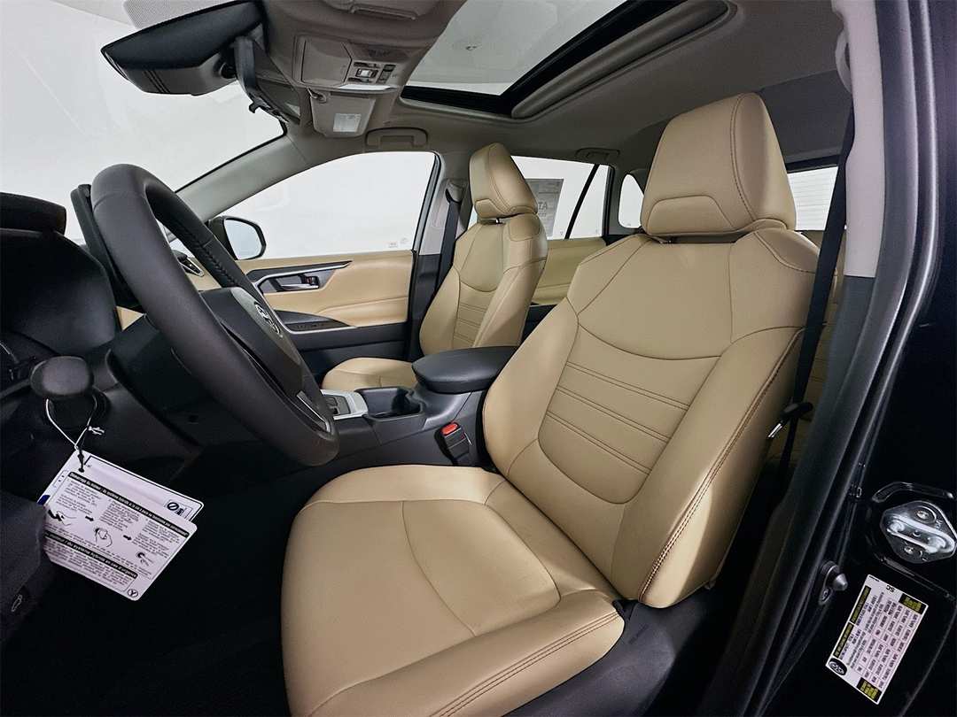 2025 Toyota Rav4 XLE Premium - Image 22