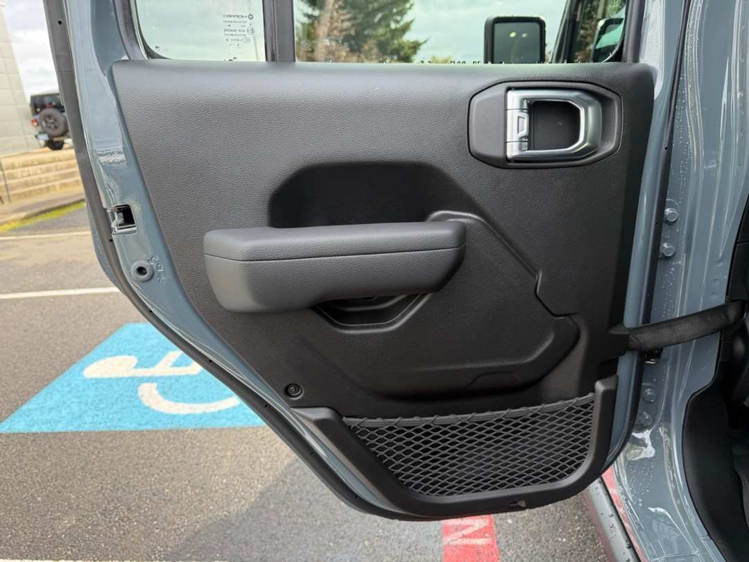 2026 Jeep Wrangler Willys - Image 28