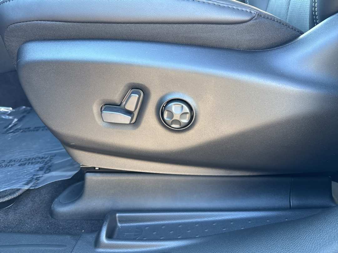 2026 Chrysler Pacifica Select - Image 13