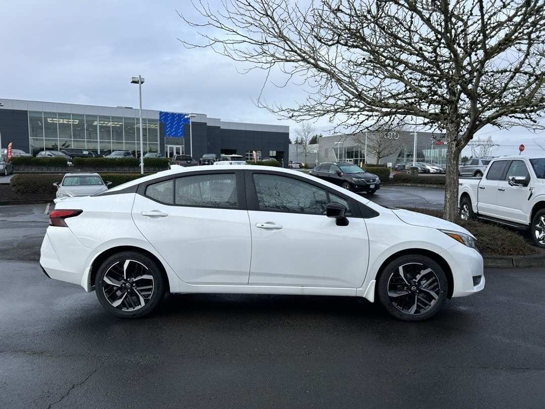 2025 Nissan Versa 1.6 SR - Image 4