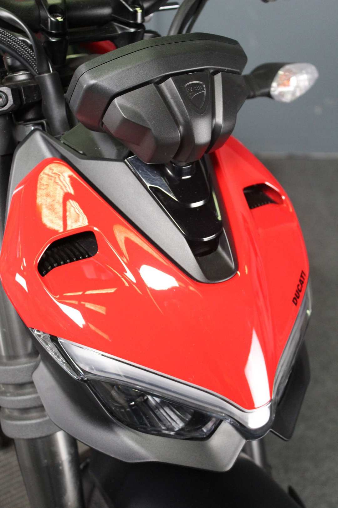 2024 Ducati Streetfighter V2 - Image 5