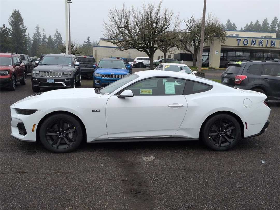 2026 Ford Mustang GT - Image 2