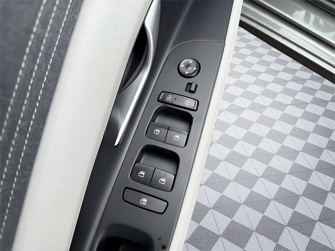 2026 Hyundai Elantra Limited - Image 12