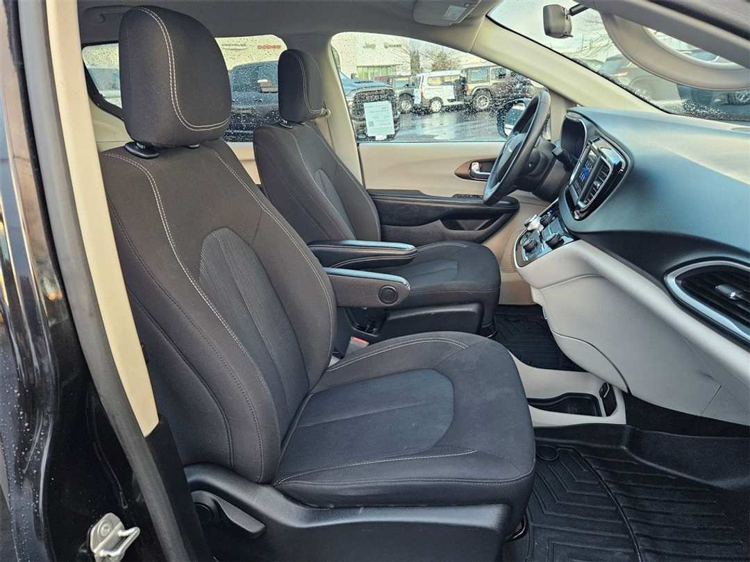 2021 Chrysler Voyager L - Image 36