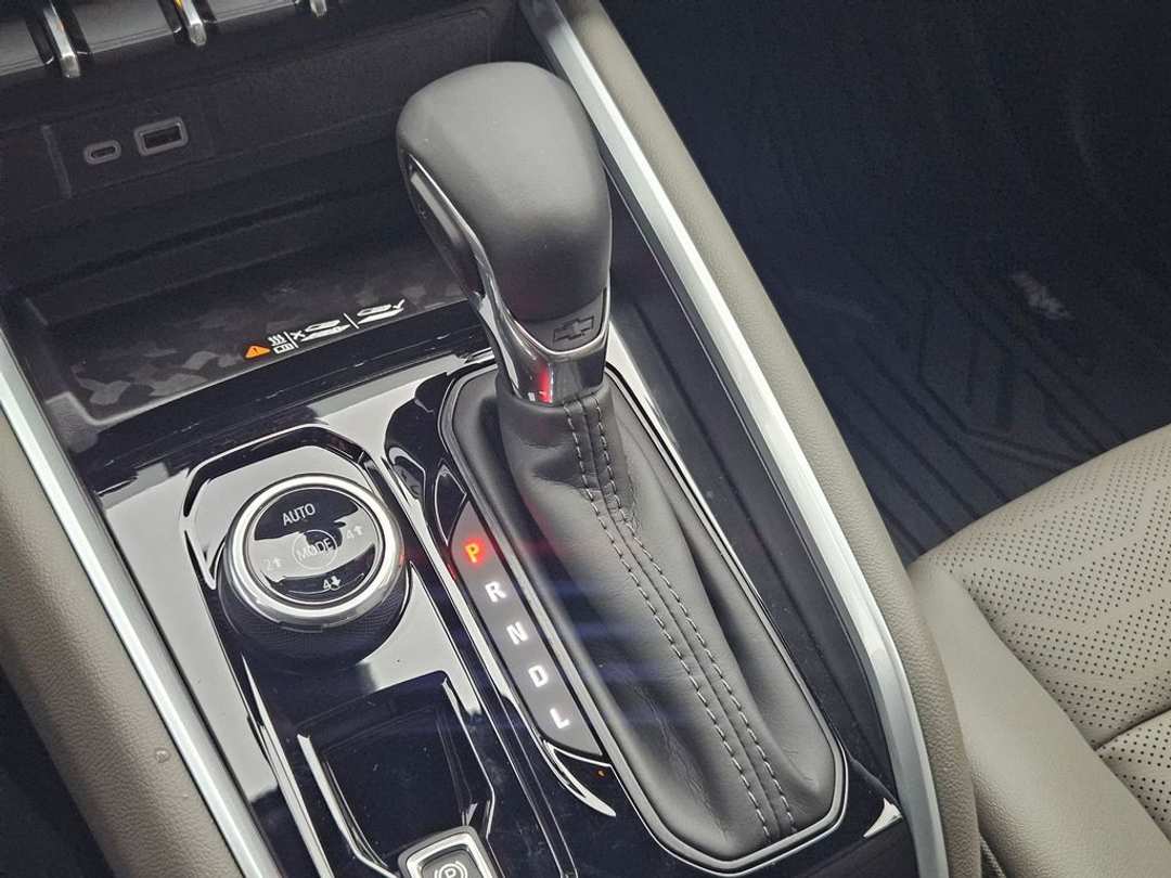 2026 Chevrolet Colorado ZR2 - Image 18