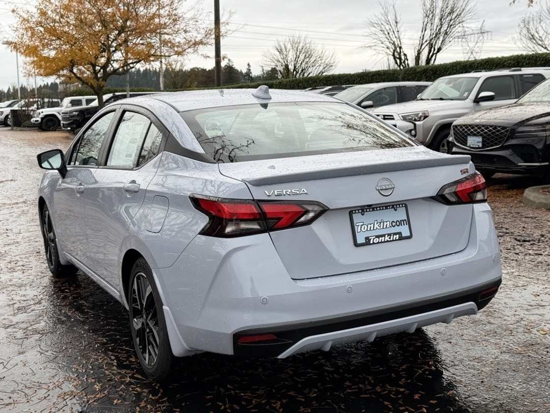 2025 Nissan Versa 1.6 SR - Image 5