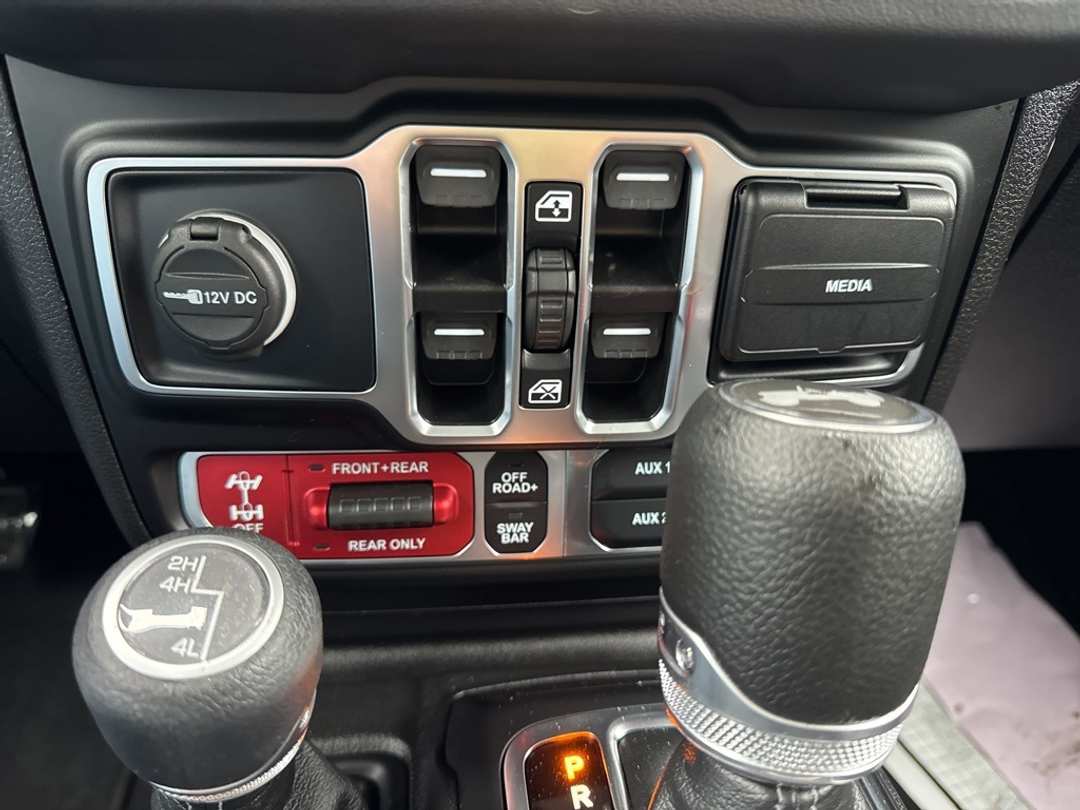 2025 Jeep Wrangler Rubicon - Image 25