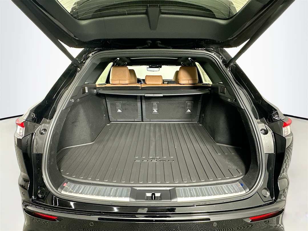 2026 Toyota Crown Signia Limited - Image 28