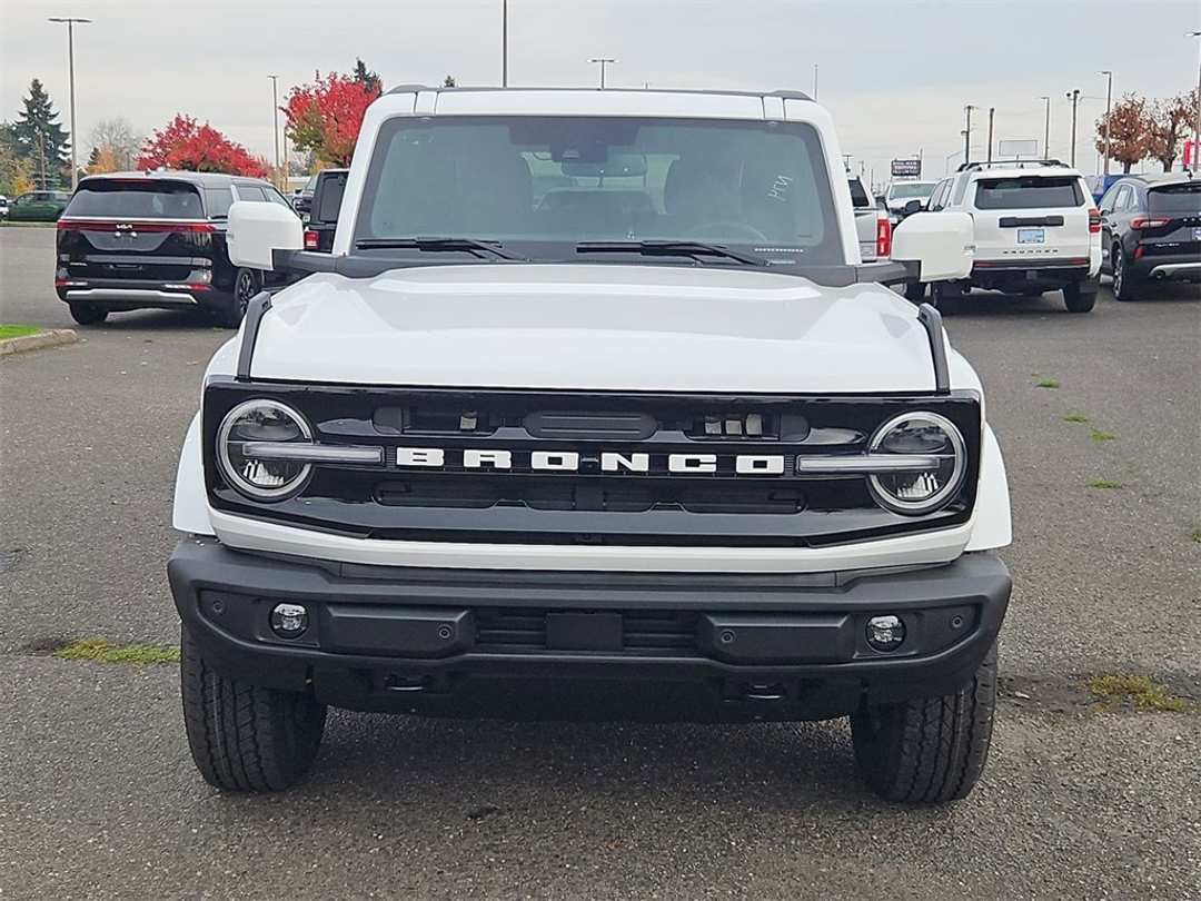 2025 Ford Bronco Outer Banks - Image 8