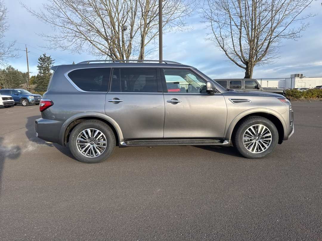 2023 Nissan Armada SL - Image 8