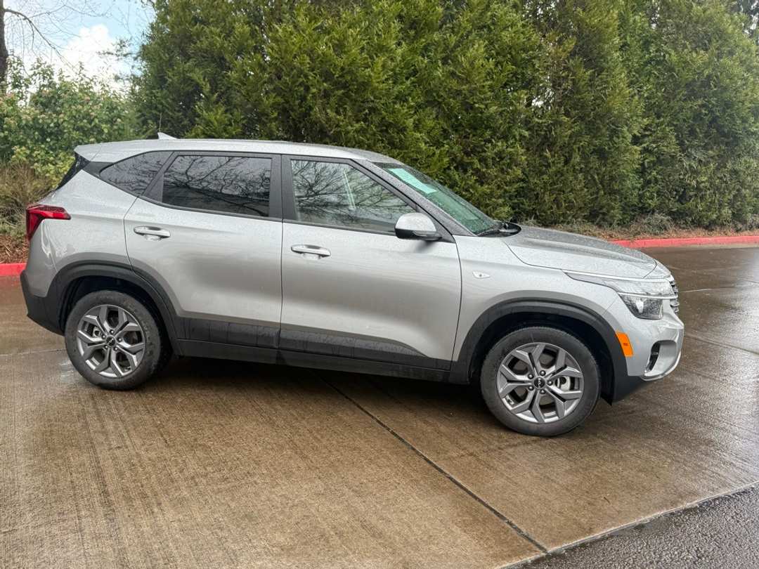 2024 Kia Seltos LX - Image 2