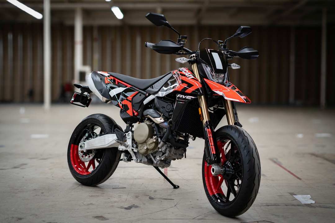 2025 Ducati Hypermotard 698 Mono Rve - Image 10