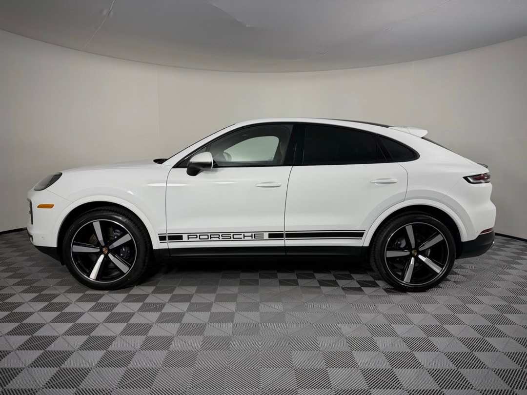 2026 Porsche Cayenne - Image 2