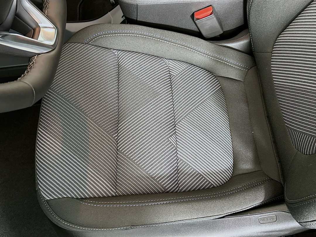 2027 Chevrolet Bolt Ev LT - Image 19