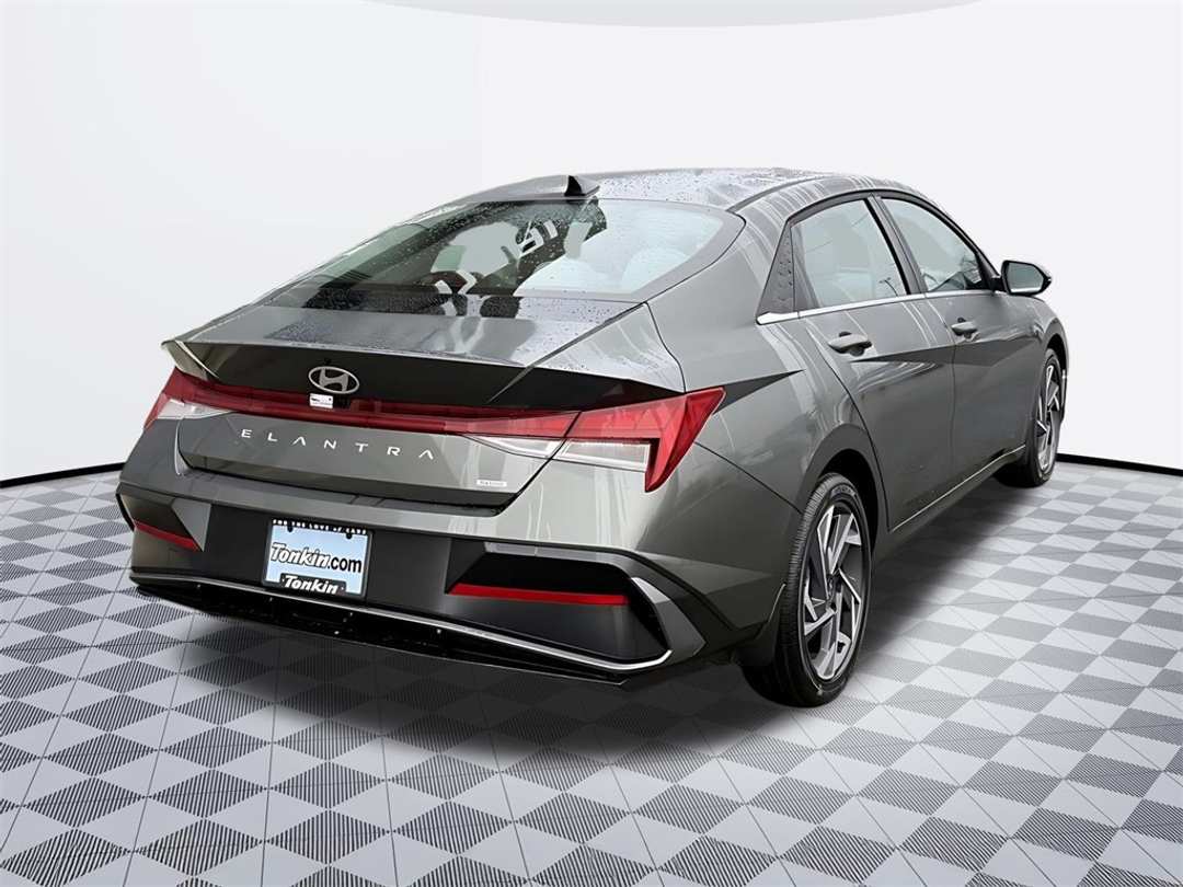 2026 Hyundai Elantra Limited - Image 7